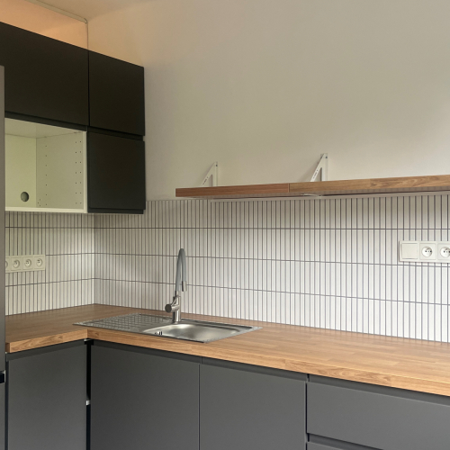 Bílá mozaika kit kat v kuchyni